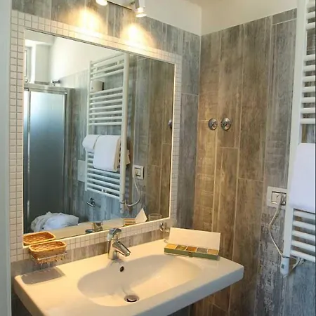 Dolores Hotel 3*